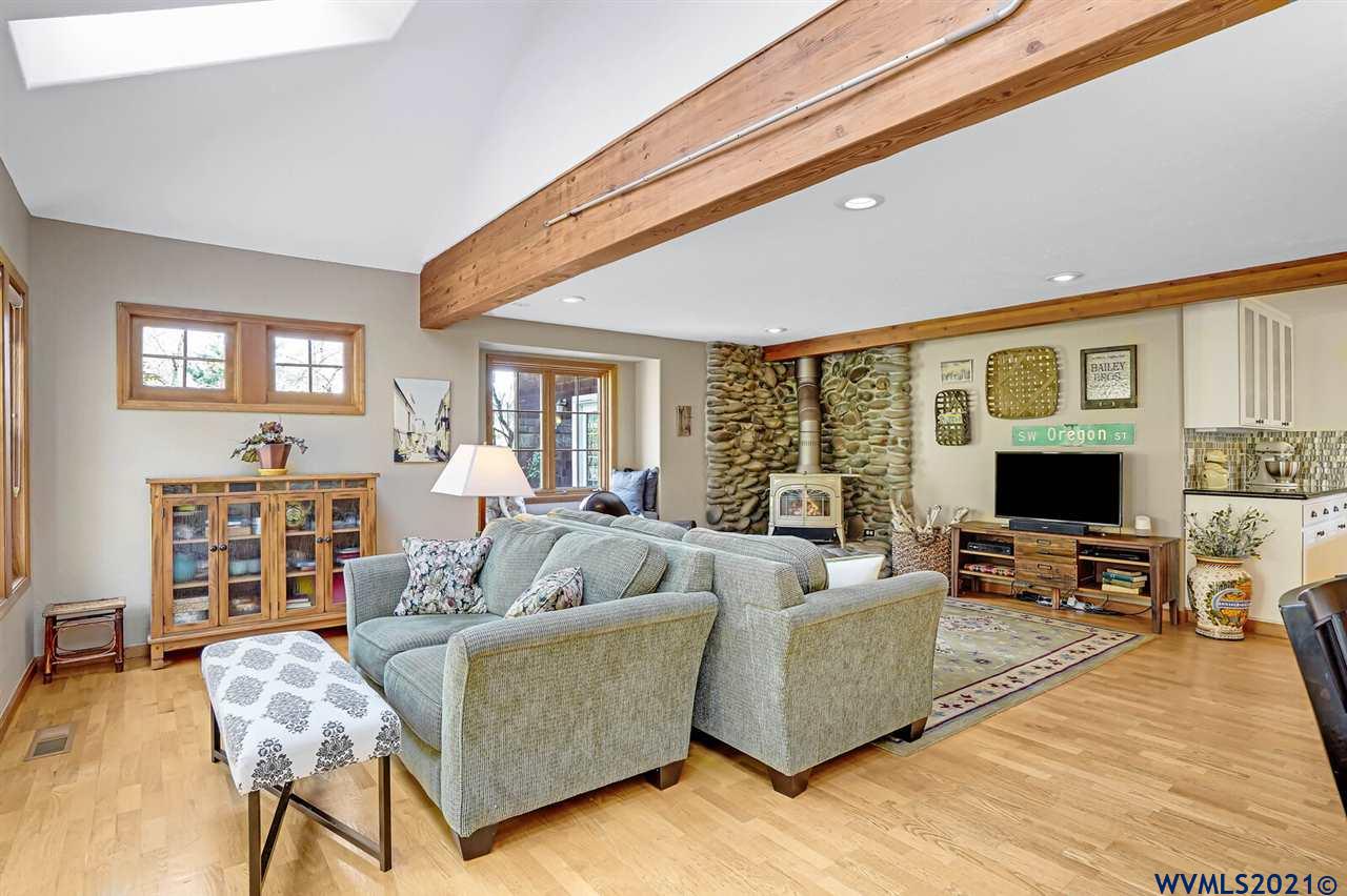 3741 Croisan Creek Road Salem, OR 97302 - Photo 12 of 42 Gallery Image 12