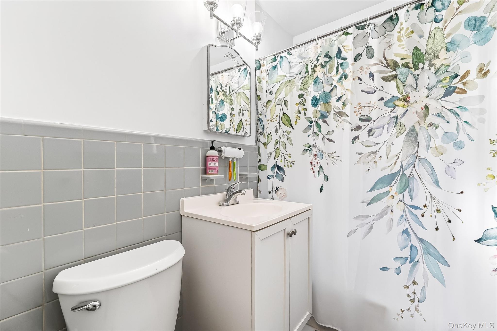 609 Palmer Road, Unit 5L Yonkers, NY 10701 - Photo 26 of 35 Tiled bathroom