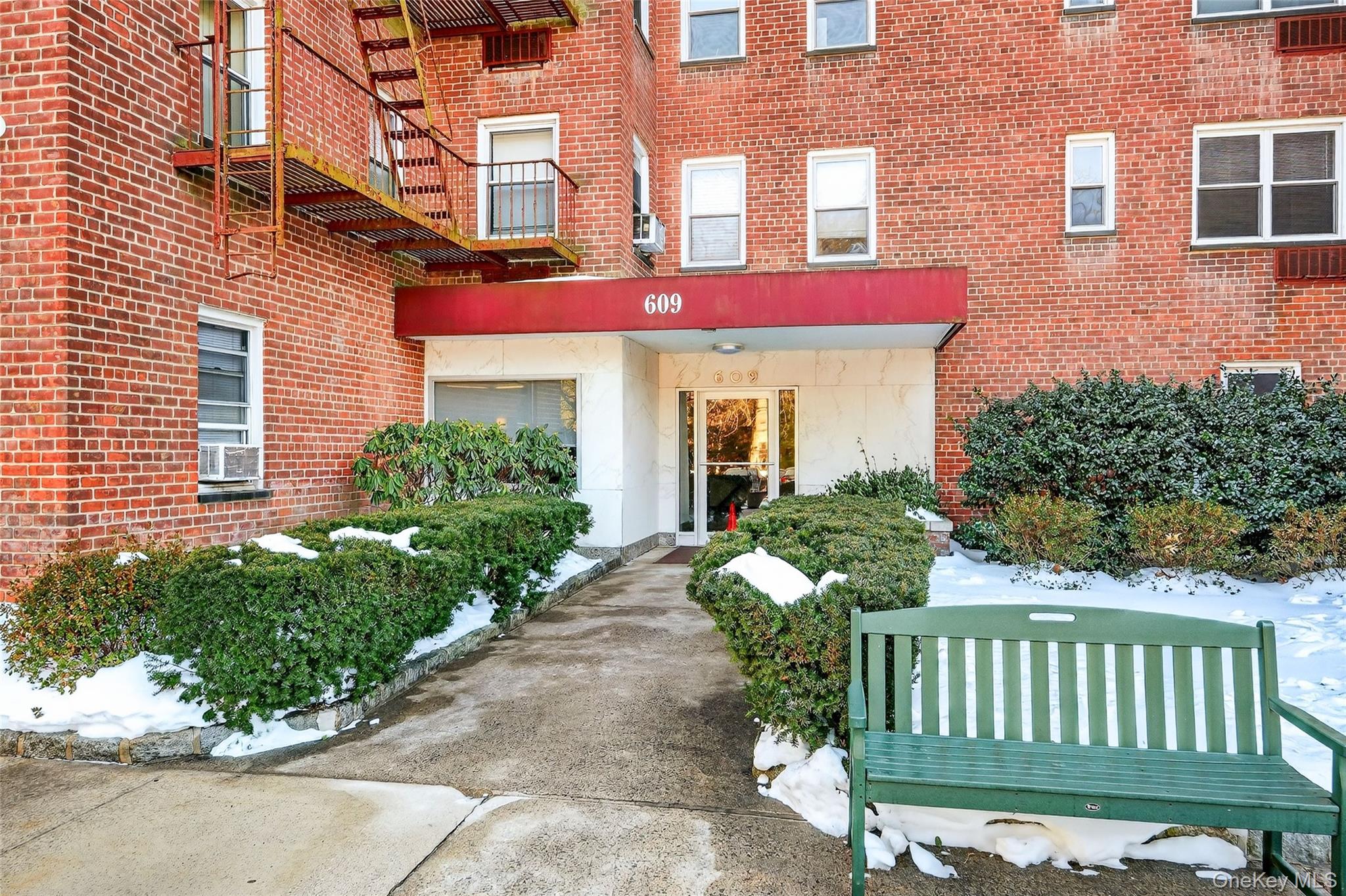 609 Palmer Road, Unit 5L Yonkers, NY 10701 - Photo 4 of 35