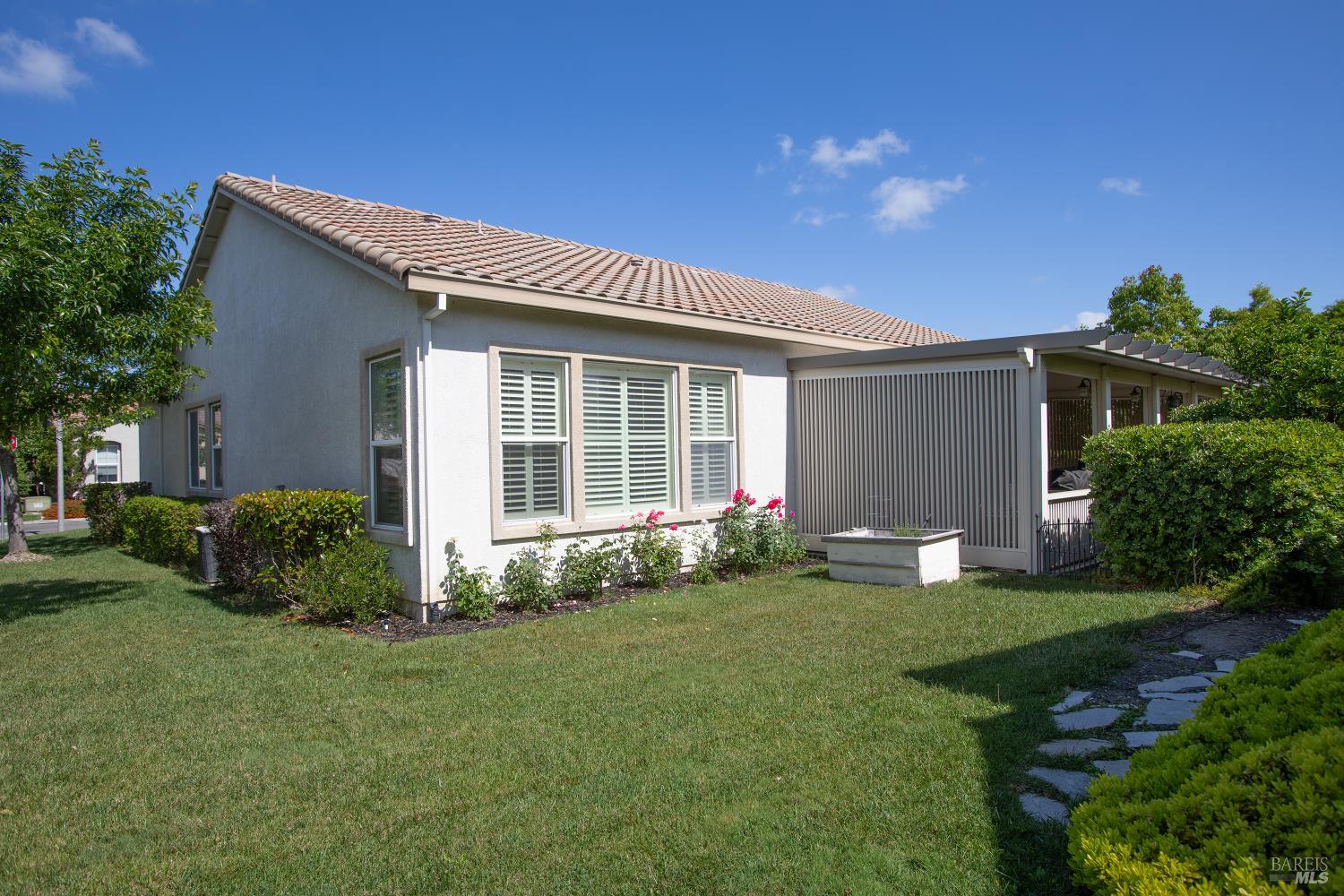 900 Livingston Place Rio Vista, CA 94571 - Photo 36 of 38 a front view of house with yard and green space