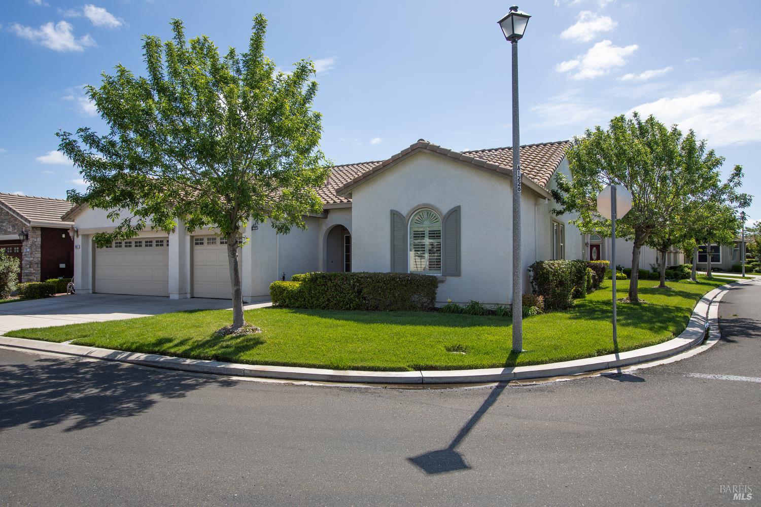 900 Livingston Place Rio Vista, CA 94571 - Photo 4 of 38 a house view with a outdoor space