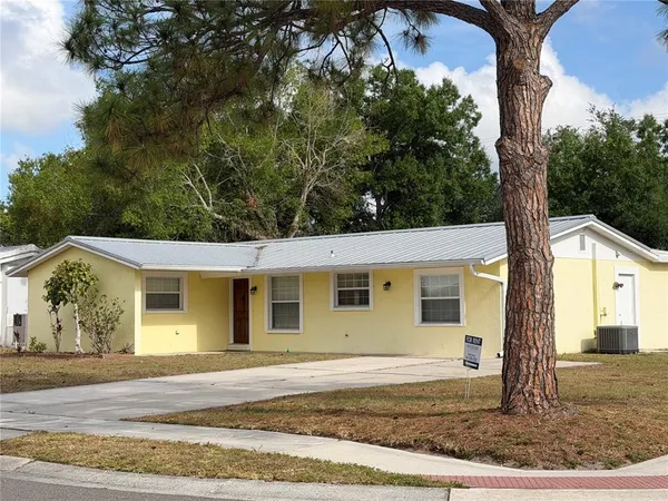 $2,495 | 5333 Duncanwood Drive, Sarasota, FL 34232
