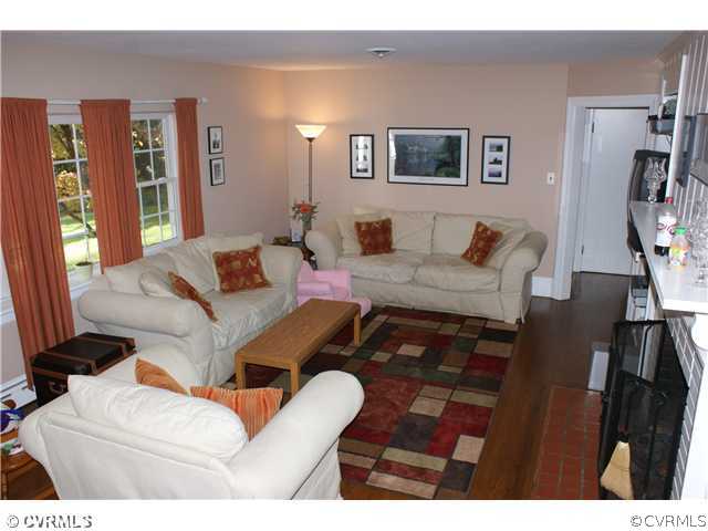 4222 Arrowhead Road Richmond, VA 23235 - Photo 4 of 12 Living Room