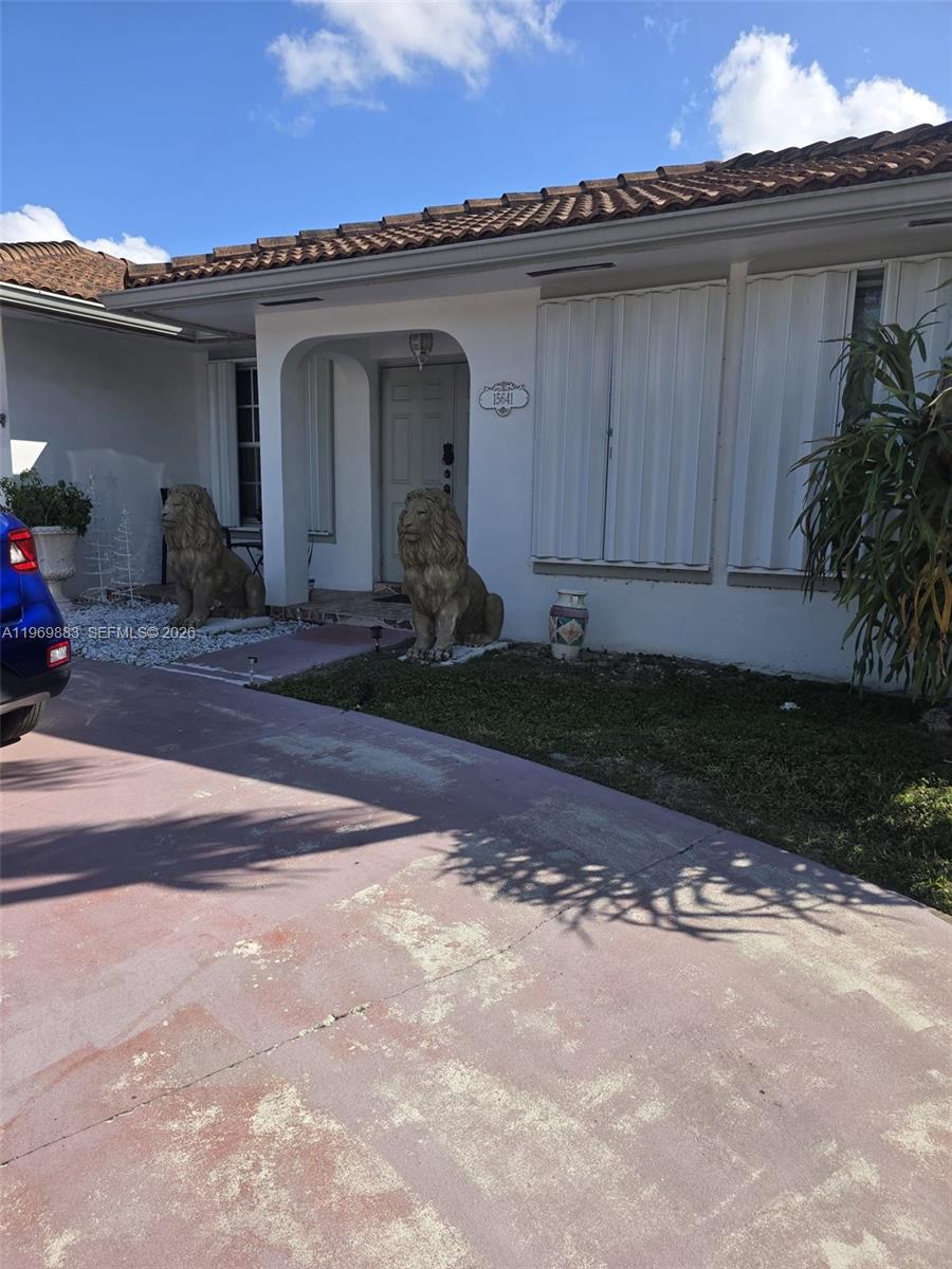 15641 Southwest 147th Avenue Miami, FL 33187 - Photo 3 of 20 a front view of a house