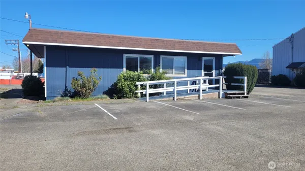 $2,000 | 847 Blake Street, Enumclaw, WA 98022