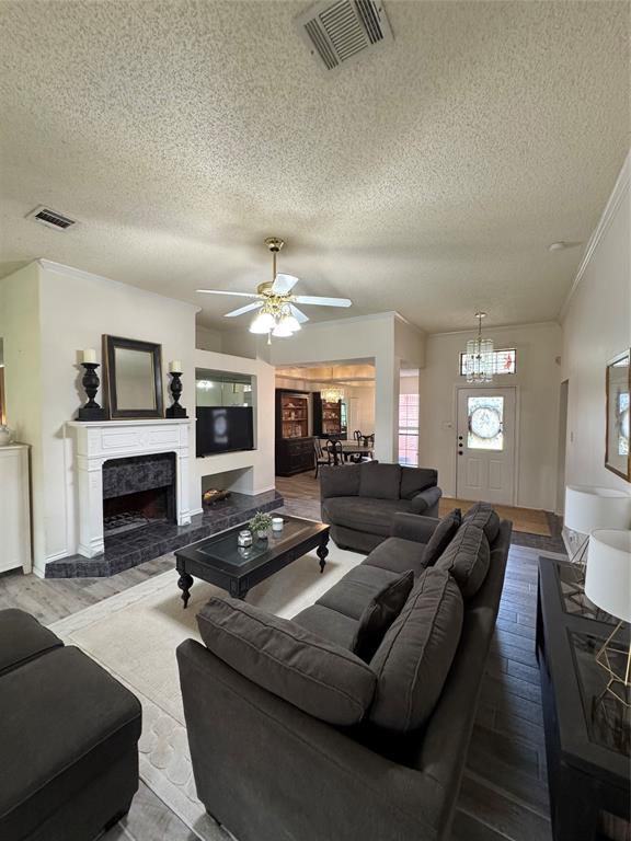 521 Post Oak Road Grapevine, TX 76051 - Photo 5 of 16 Living area f