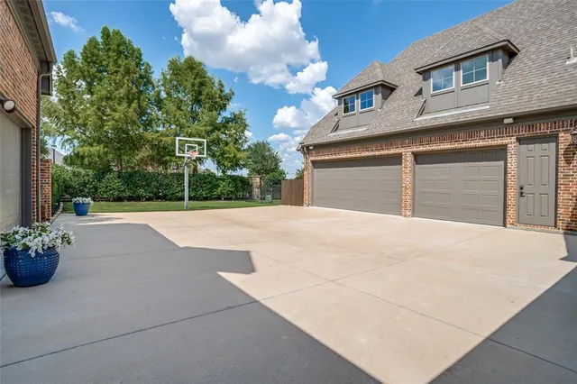 a house view with a outdoor space