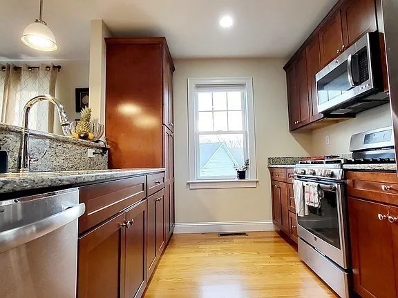 9 Commodore Way Westford, MA 01886 - Photo 2 of 16