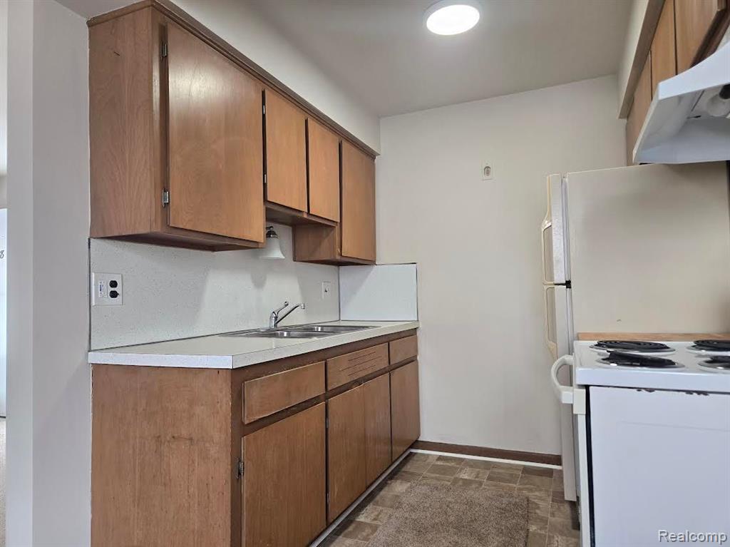 20231 Kelly Road, Unit 2 Harper Woods, MI 48225 - Photo 5 of 12