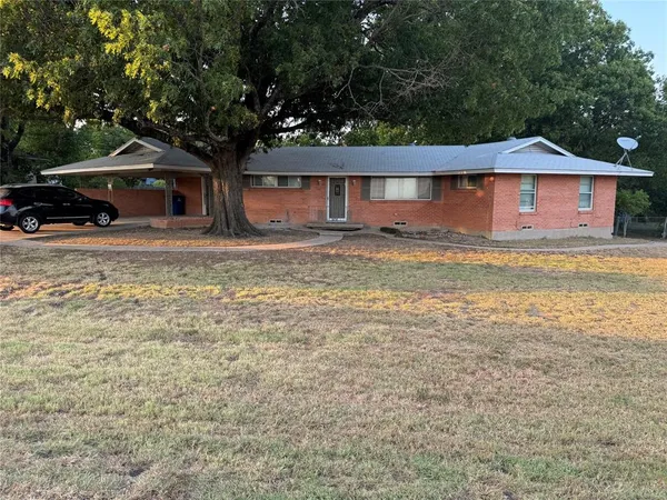 $2,000 | 1406 Country Club Road, Ennis, TX 75119