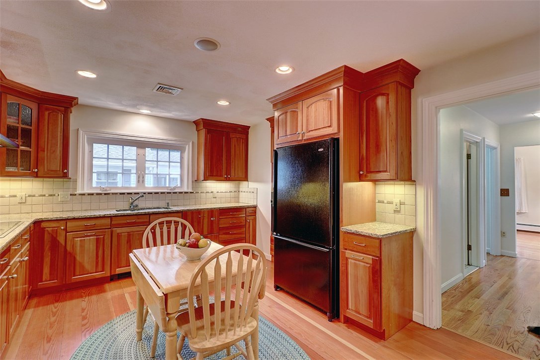 4 Hillside Road Lincoln, RI 02865 - Photo 12 of 30 Kichen