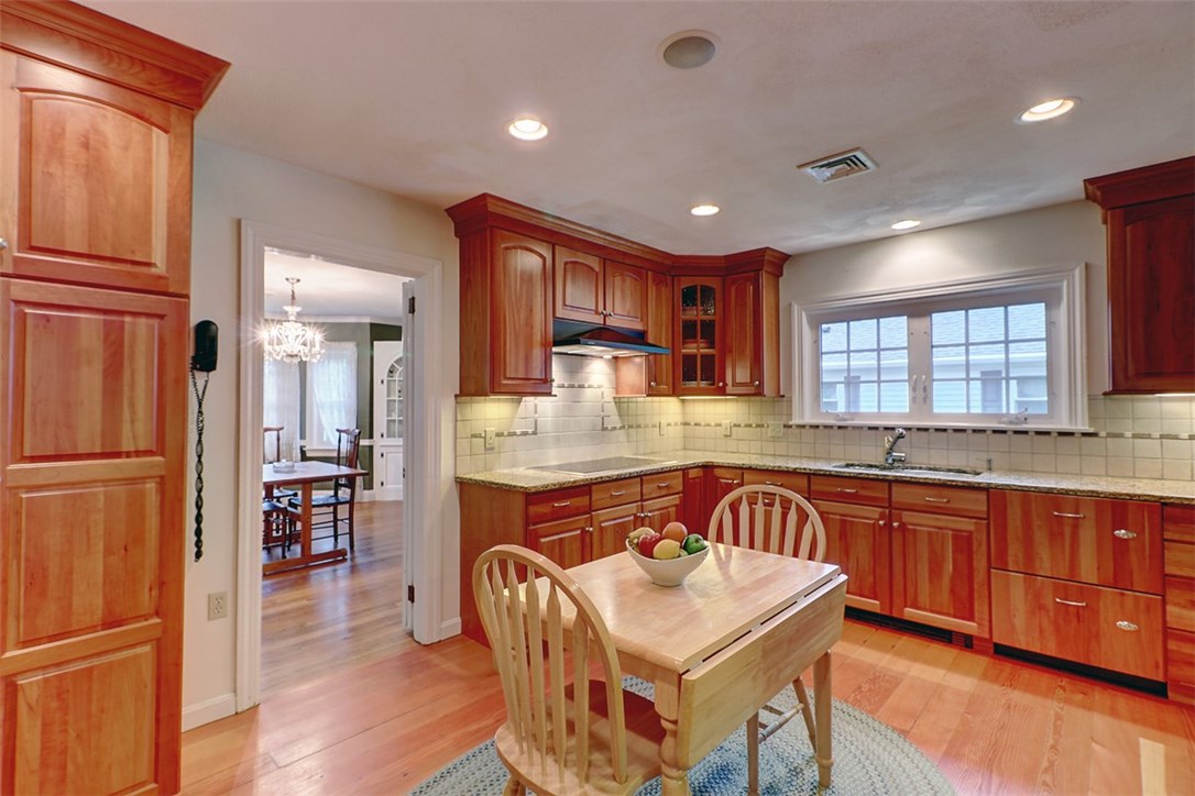 4 Hillside Road Lincoln, RI 02865 - Photo 13 of 30 Kithcen