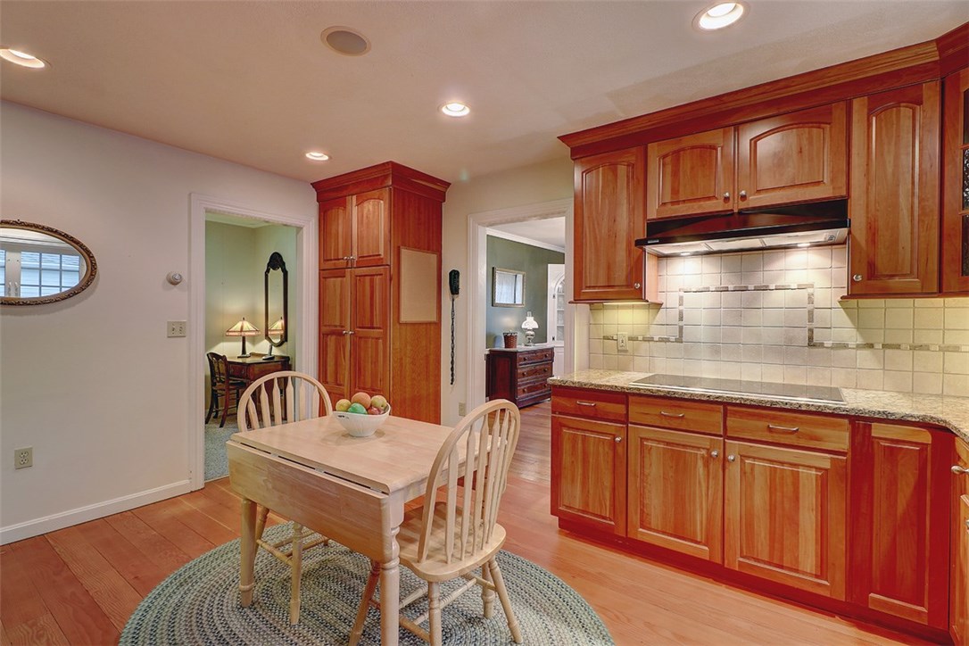 4 Hillside Road Lincoln, RI 02865 - Photo 15 of 30 Kitchen