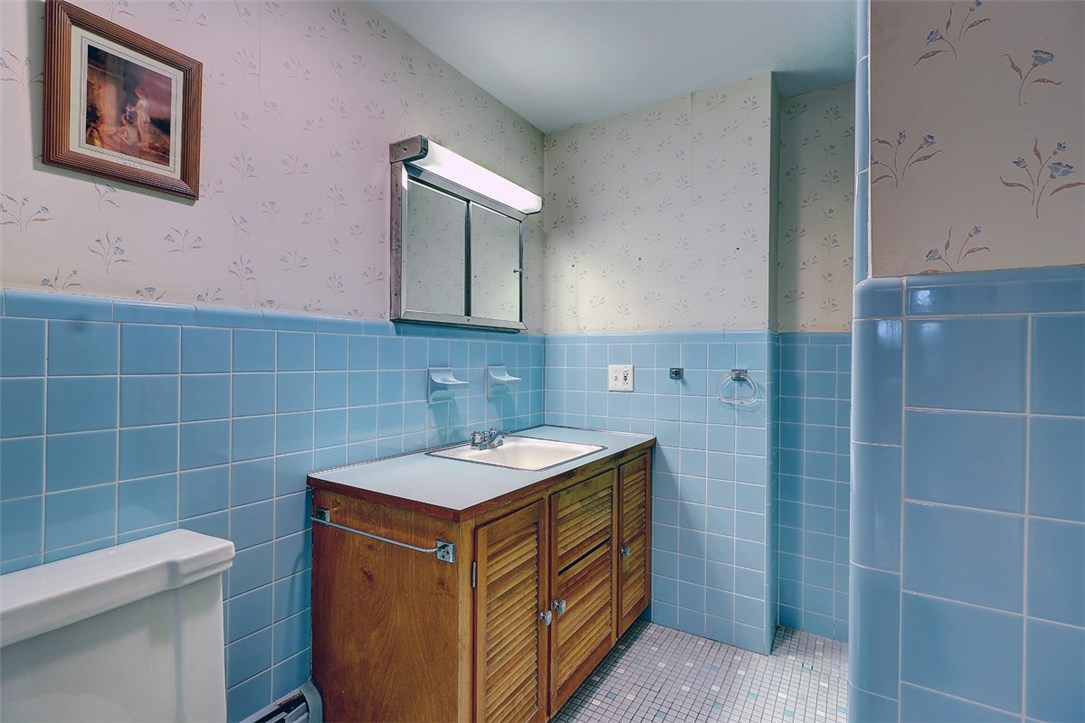 4 Hillside Road Lincoln, RI 02865 - Photo 20 of 30 Full Bathroom