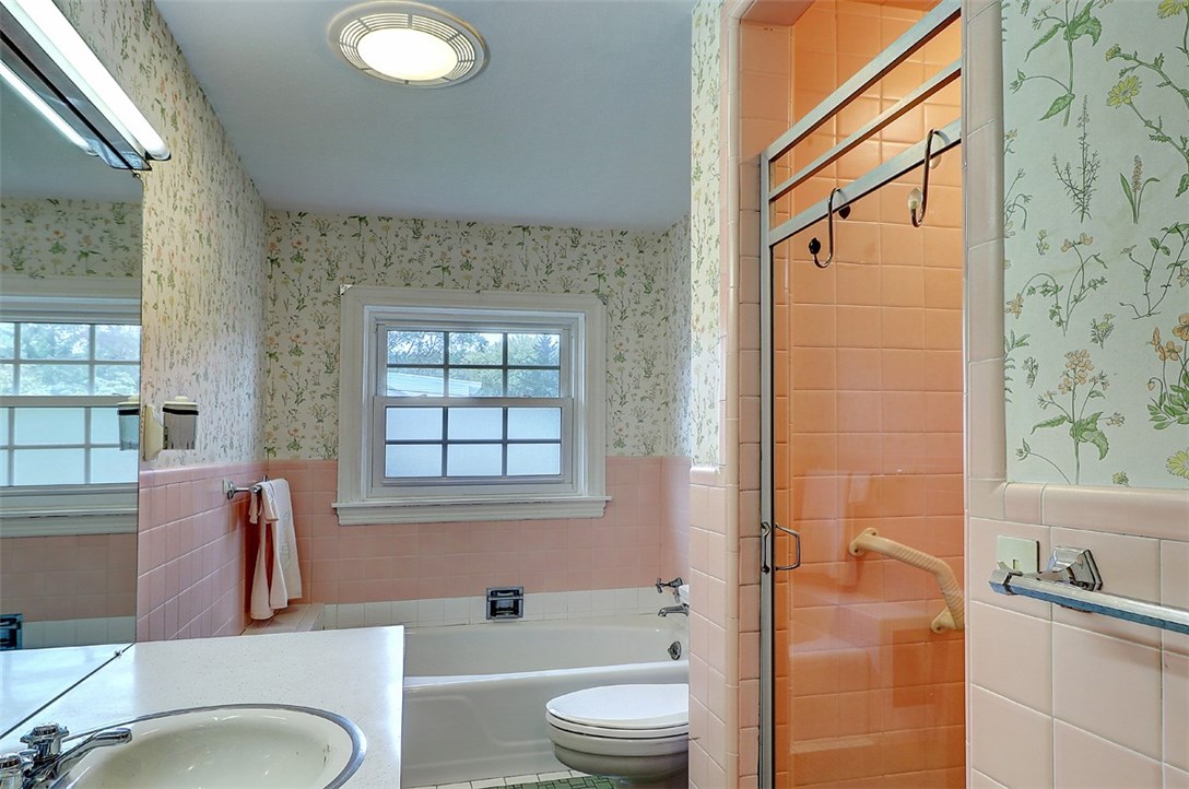 4 Hillside Road Lincoln, RI 02865 - Photo 21 of 30 Full Bathroom
