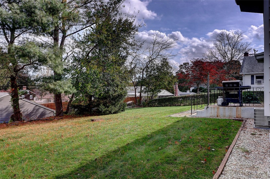 4 Hillside Road Lincoln, RI 02865 - Photo 27 of 30 Gallery Image 27