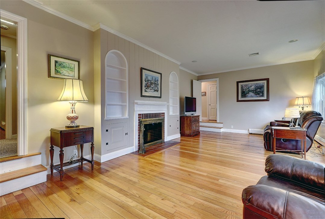 4 Hillside Road Lincoln, RI 02865 - Photo 4 of 30 Family Room
