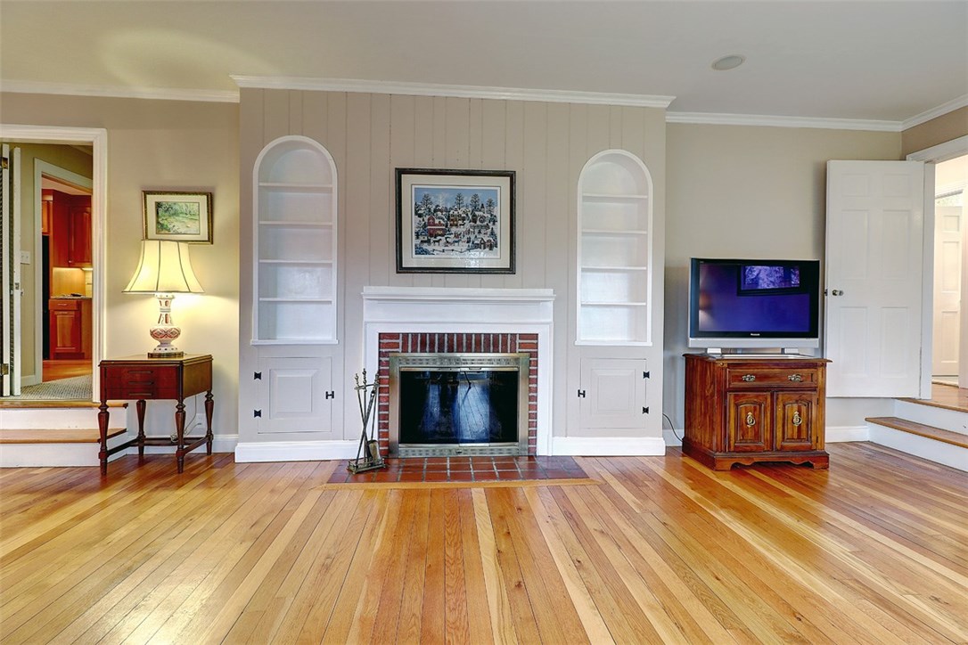 4 Hillside Road Lincoln, RI 02865 - Photo 5 of 30 Family Room