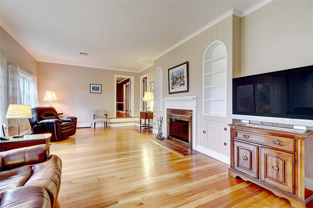 4 Hillside Road Lincoln, RI 02865 - Photo 7 of 30 Family Room