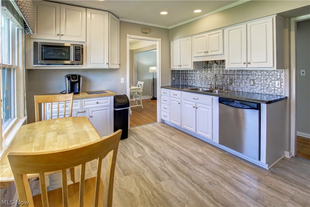 4326 Grannis Road Cleveland, OH 44126 - Photo 6 of 29 Gallery Image 6