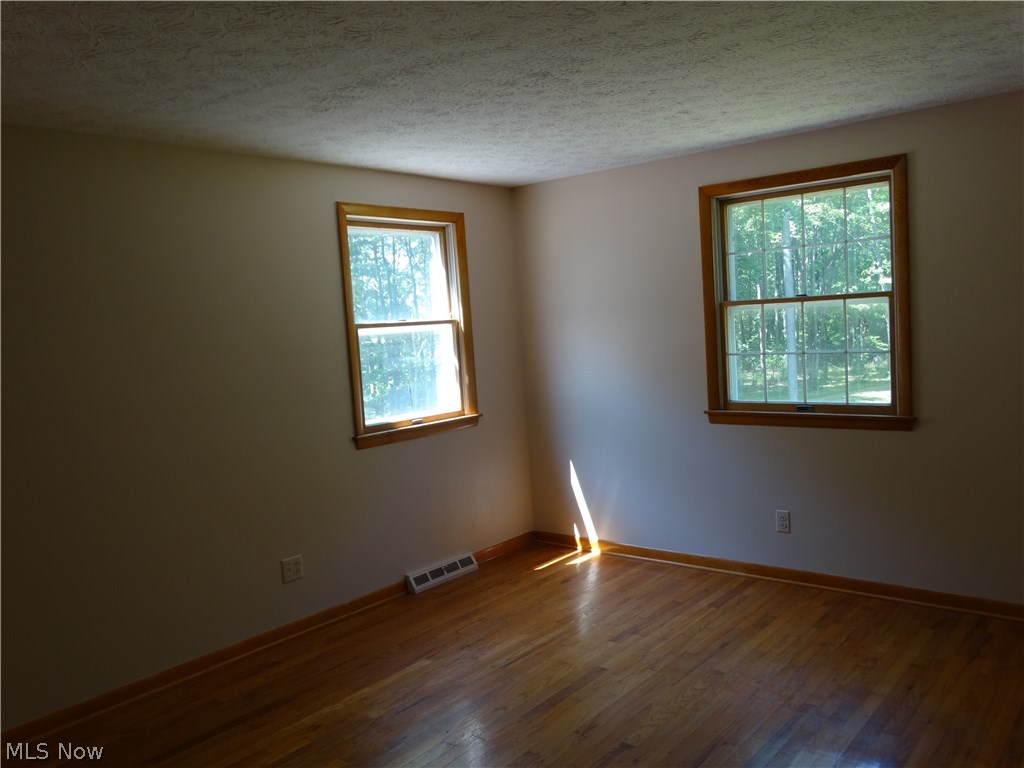784 Middle Road Conneaut, OH 44030 - Photo 13 of 23 Bedroom 1
