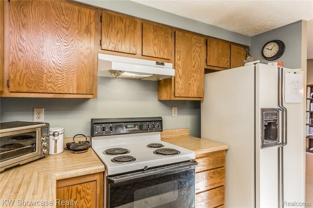 5317 Wayne Road White Lake, MI 48383 - Photo 17 of 42 016-3732600-medium.jpg