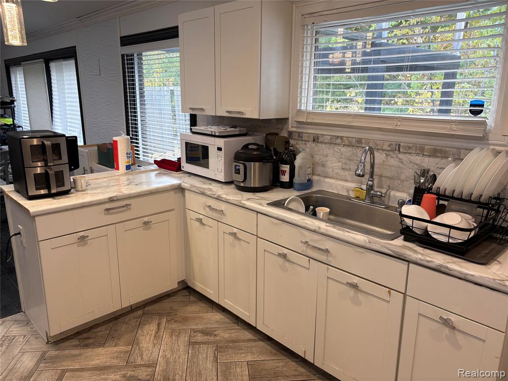 23463 Berg Road Southfield, MI 48033 - Photo 11 of 24 Gallery Image 11