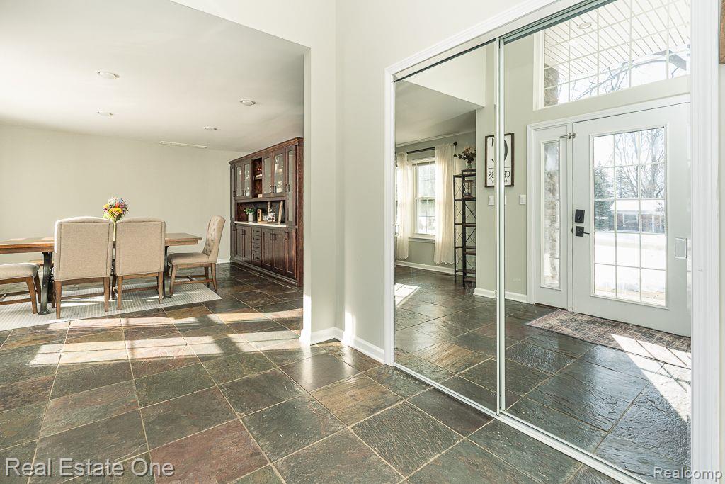 410 Maplehill Road Rochester Hills, MI 48306 - Photo 7 of 56