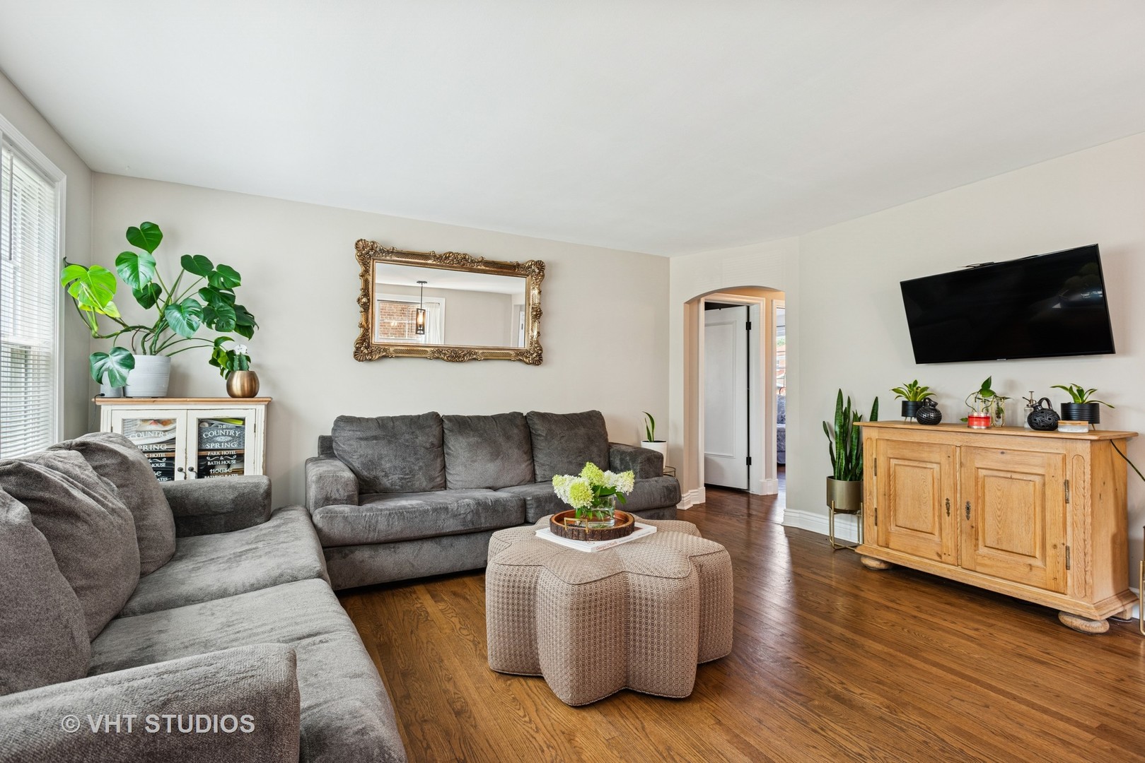 2247 South 7th Avenue North Riverside, IL 60546 - Photo 4 of 23 a living room with furniture and a flat screen tv