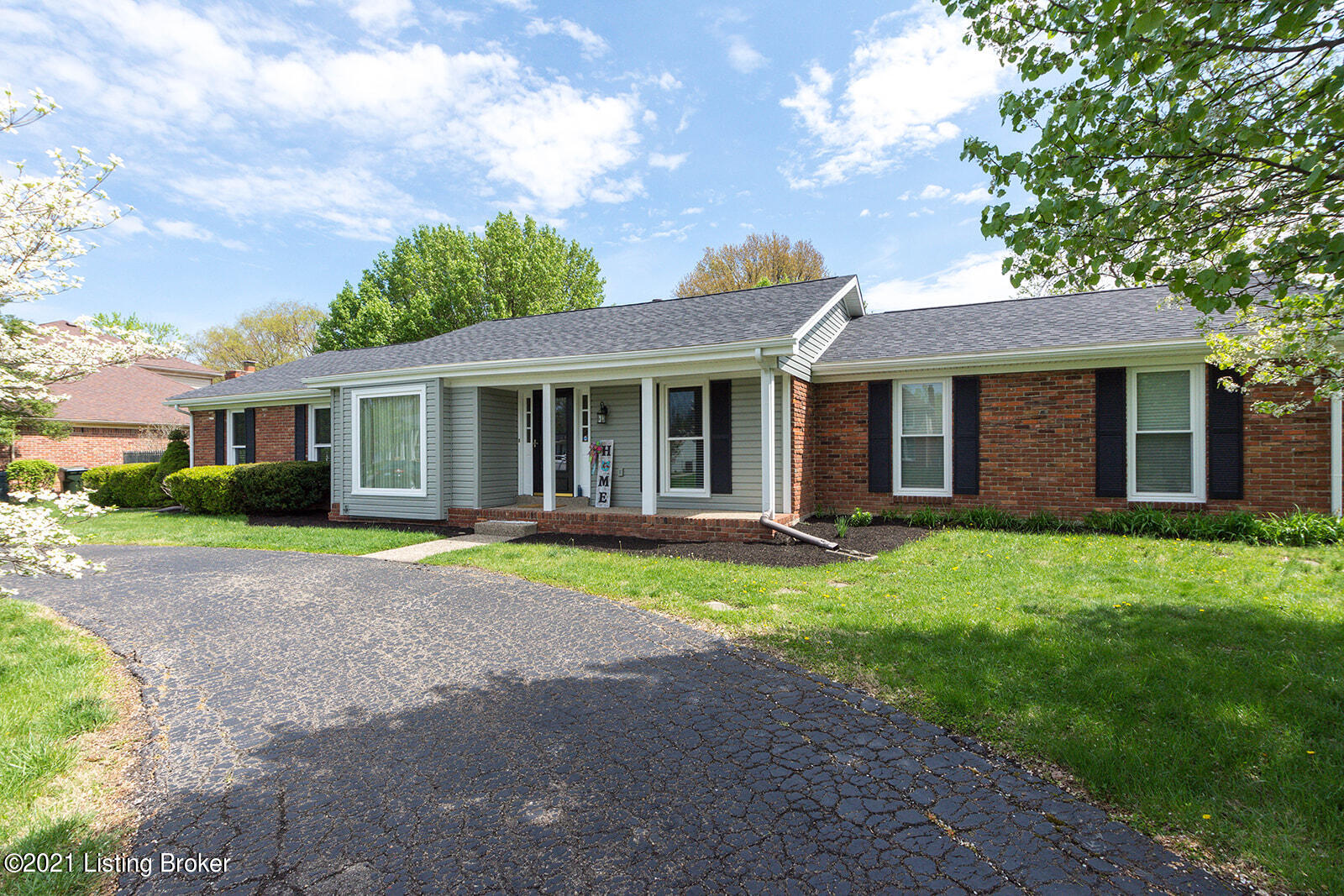 315 Moser Road Louisville, KY 40243 - Photo 2 of 39 DSC_1888