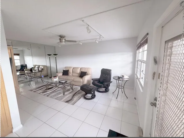 $1,750 | 4063 Yarmouth C, Boca Raton, FL 33434