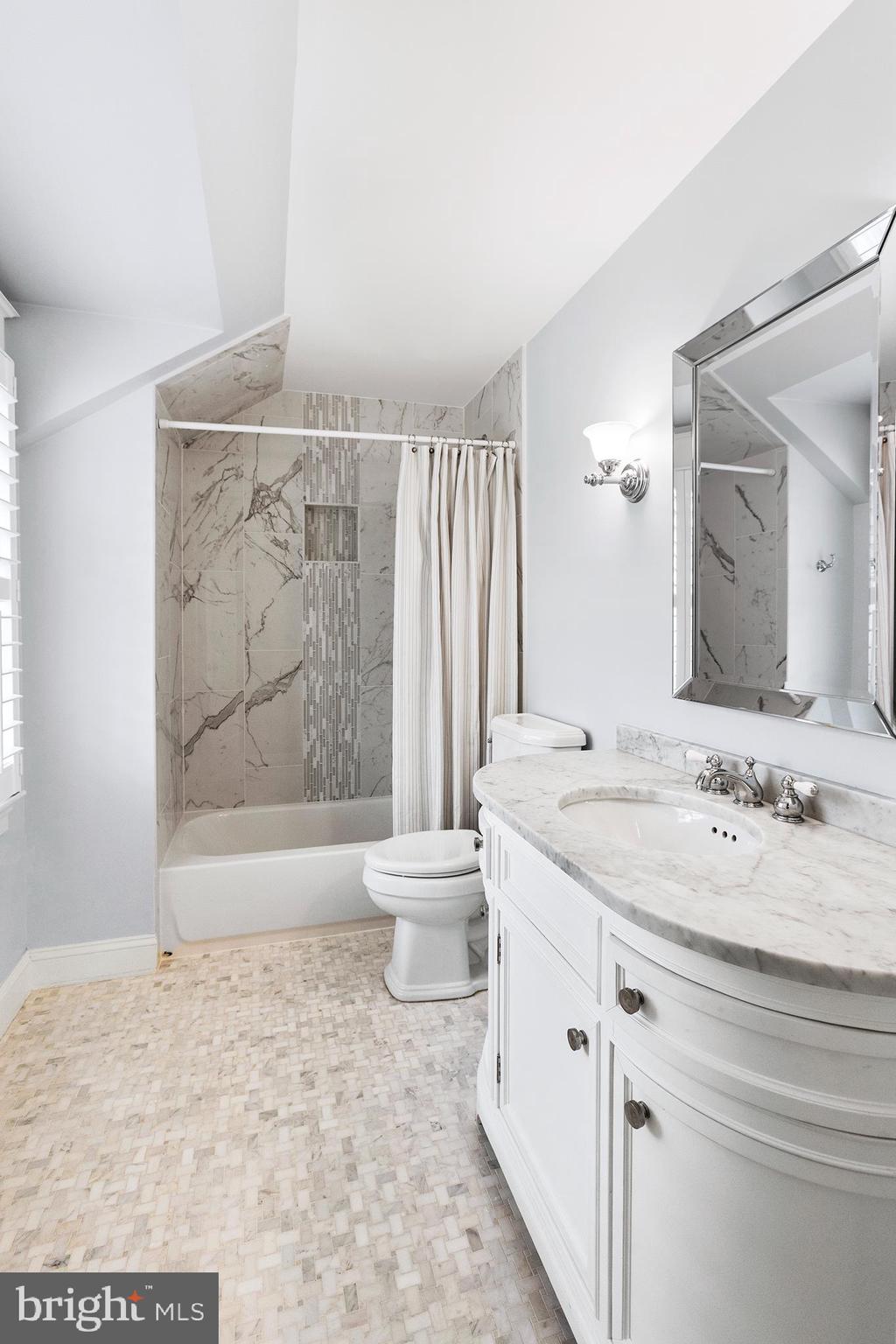 7221 Ridgewood Terrace Chevy Chase, MD 20815 - Photo 61 of 76 En-Suite Bath