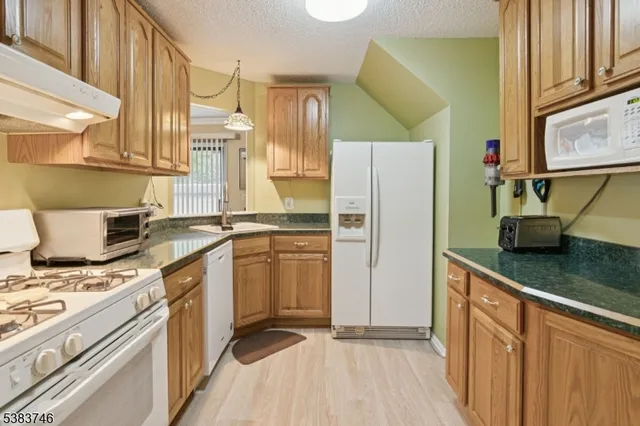 $405,000 | 3014 Lighthouse Lane, Sayreville, NJ 08859