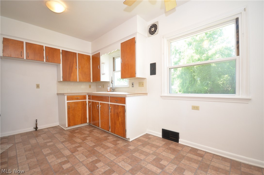 686 Brittain Road Akron, OH 44305 - Photo 11 of 31 Gallery Image 11