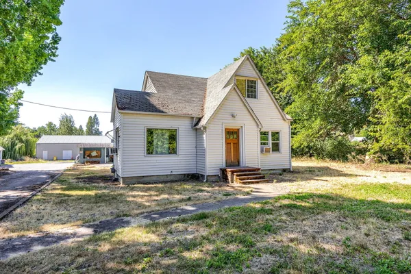 $1,500,000 | 2315 Upper River Rd Loop, Grants Pass, OR 97526