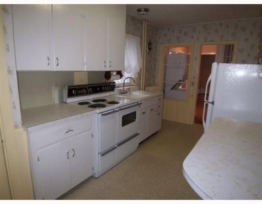 33 Young Street Newport, RI 02840 - Photo 2 of 12 Kitchen.