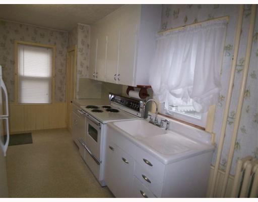 33 Young Street Newport, RI 02840 - Photo 4 of 12 Kitchen.