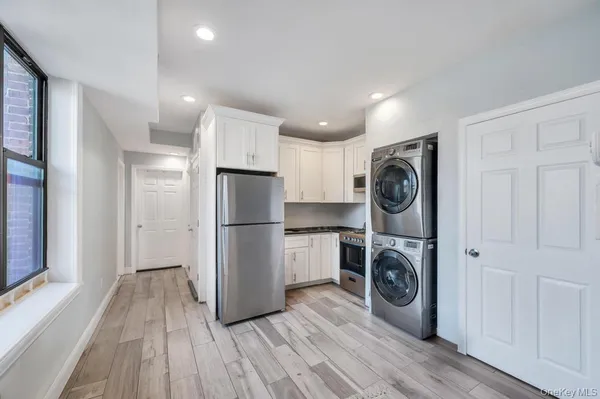 a view of kitchen with washer and dryer