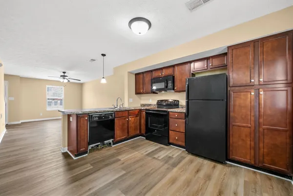 $1,125 | 2260 McCormick Lane, Unit B, Clarksville, TN 37040