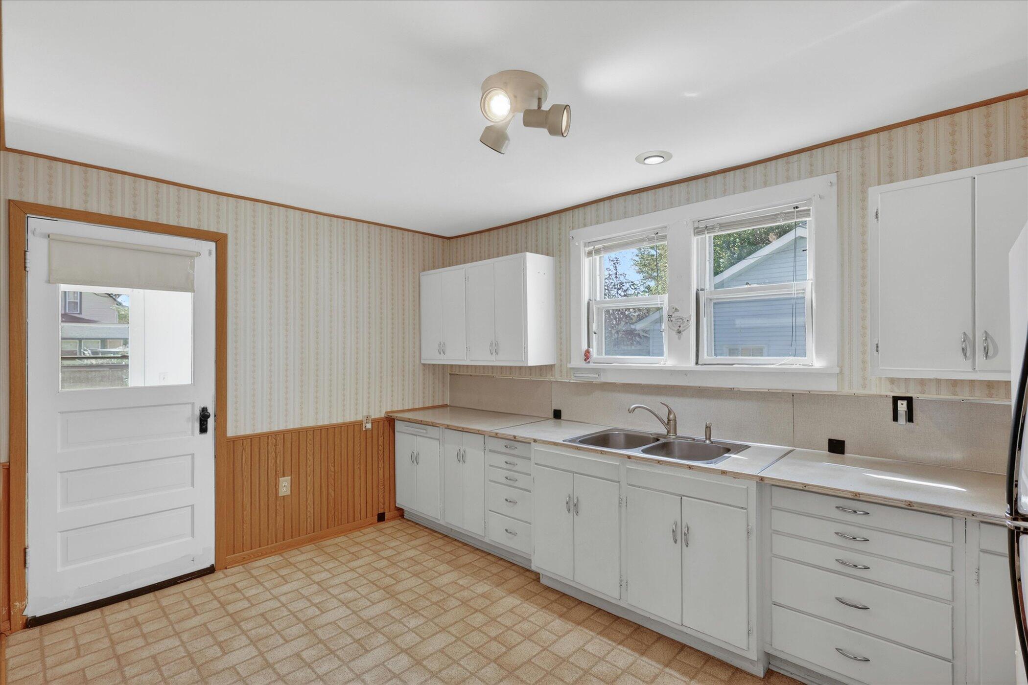 124 Washington Street Sparta, MI 49345 - Photo 13 of 39 Interior
