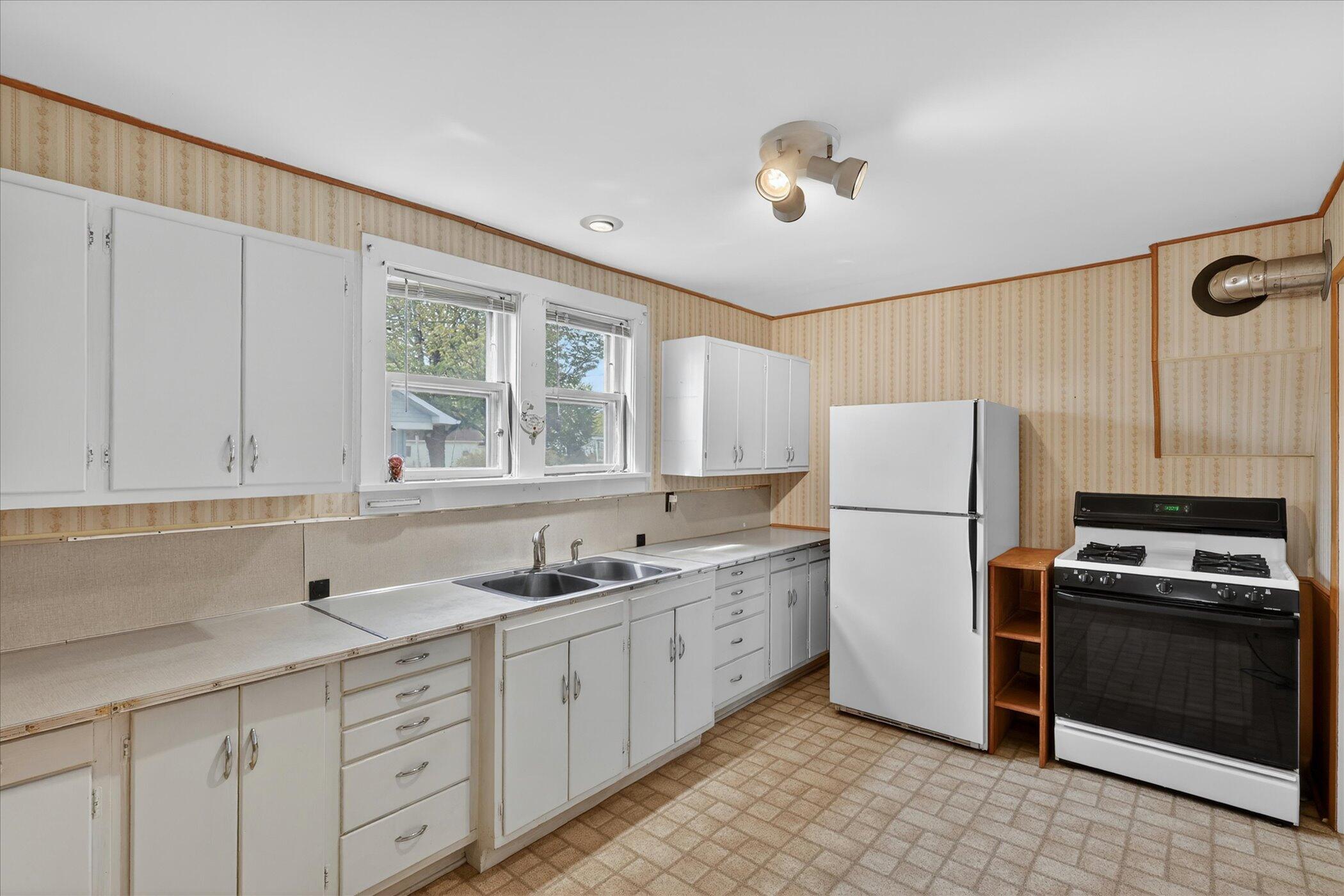 124 Washington Street Sparta, MI 49345 - Photo 14 of 39 Interior