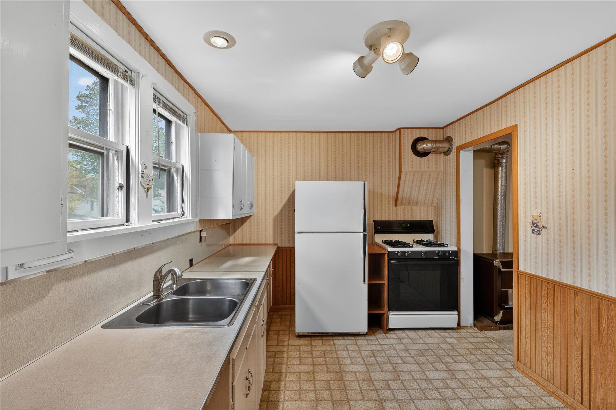 124 Washington Street Sparta, MI 49345 - Photo 15 of 39 Interior