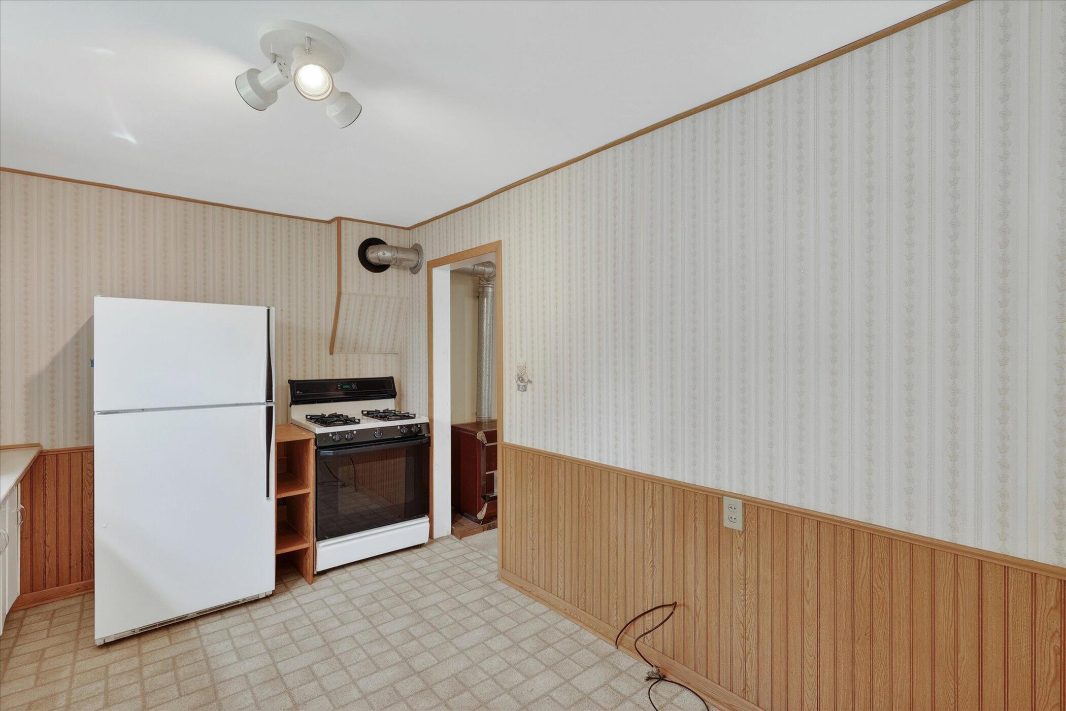 124 Washington Street Sparta, MI 49345 - Photo 17 of 39 Interior