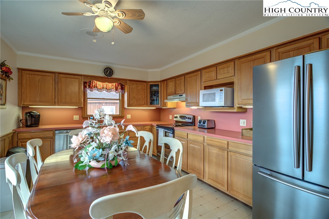 189 Valley Vista Road Glade Valley, NC 28627 - Photo 17 of 37 Gallery Image 17