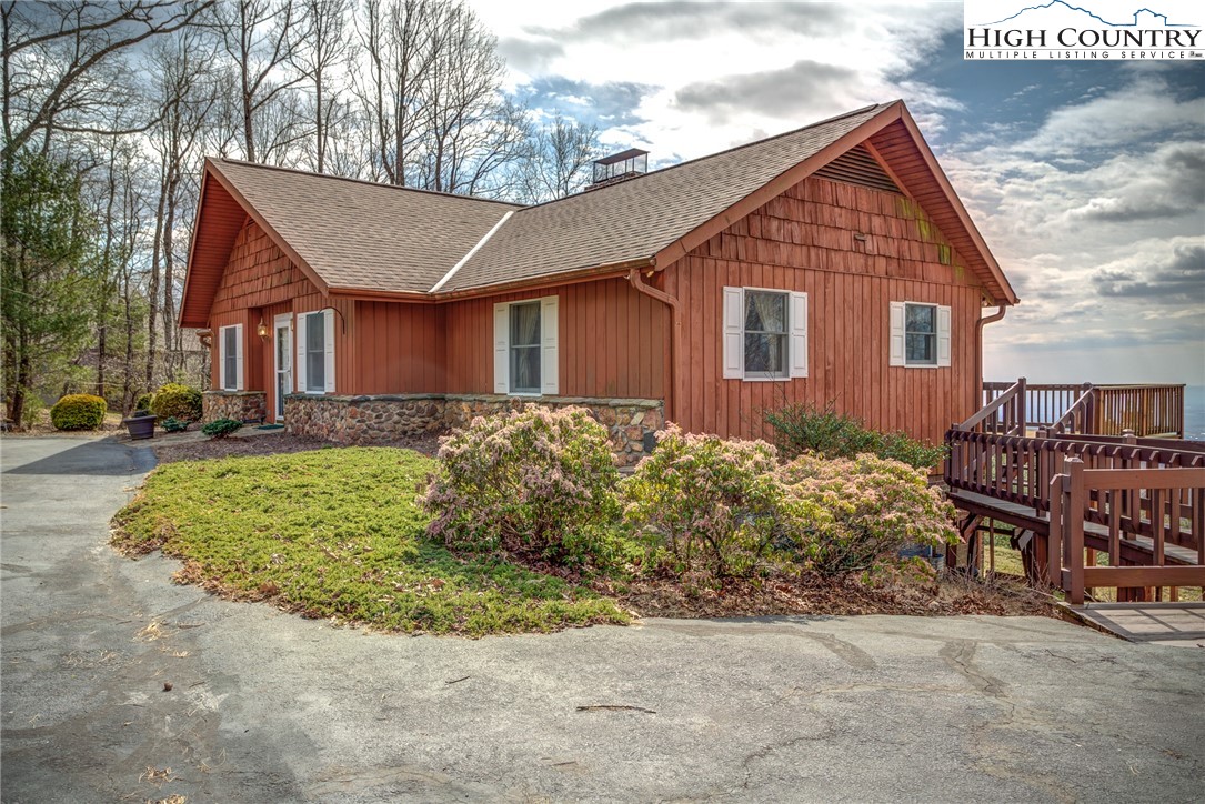 189 Valley Vista Road Glade Valley, NC 28627 - Photo 2 of 37 Gallery Image 2