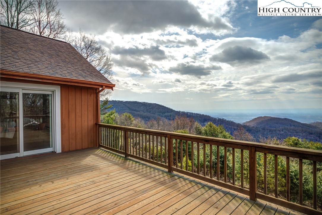 189 Valley Vista Road Glade Valley, NC 28627 - Photo 4 of 37 Gallery Image 4