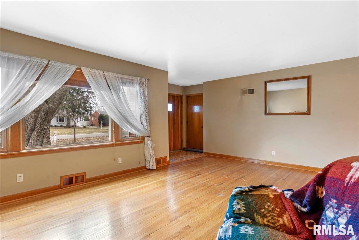 2129 South Walnut Street Springfield, IL 62704 - Photo 5 of 30