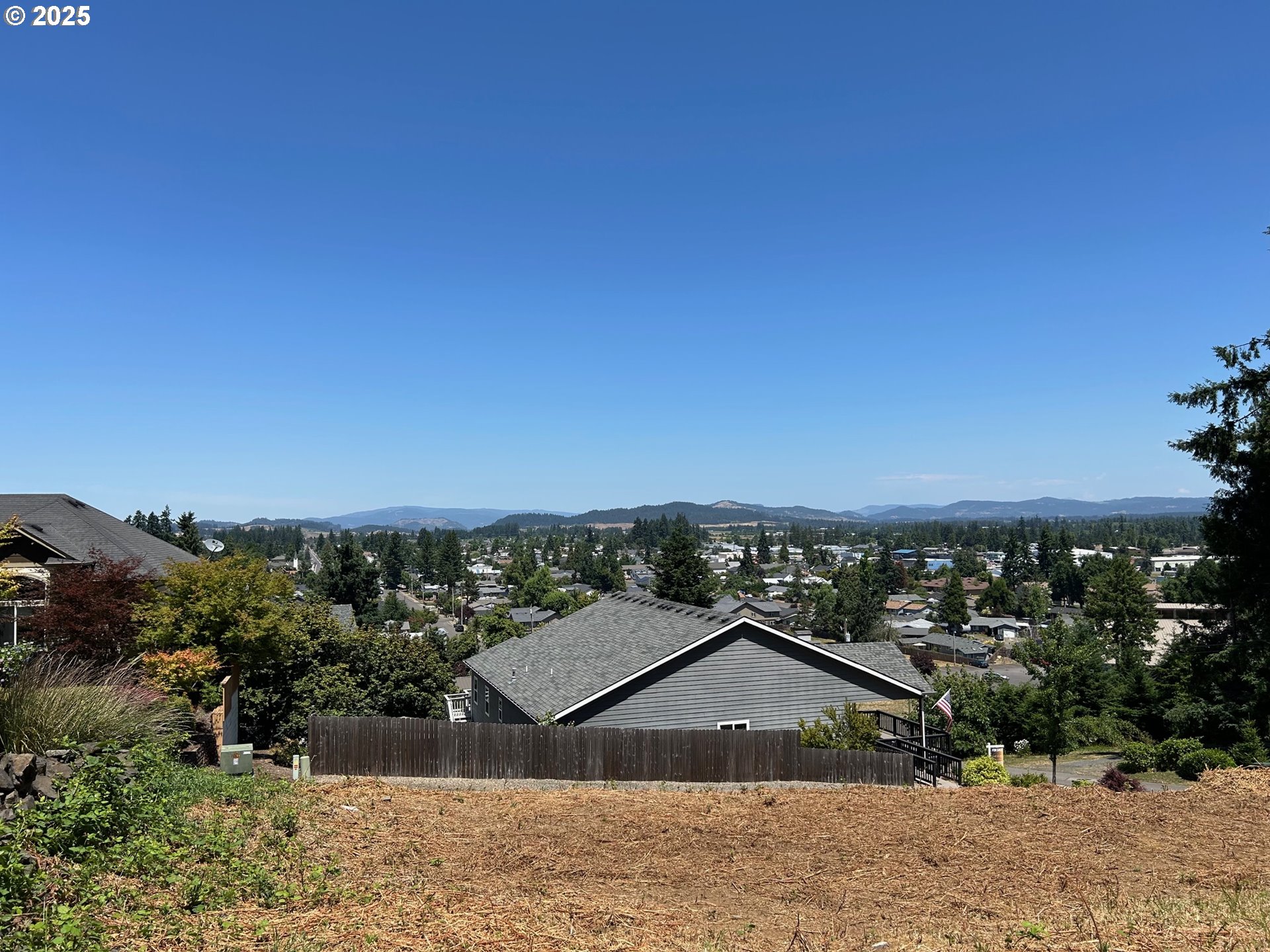 Holbrook Lane Creswell, OR 97426 - Photo 2 of 4 a view of a city
