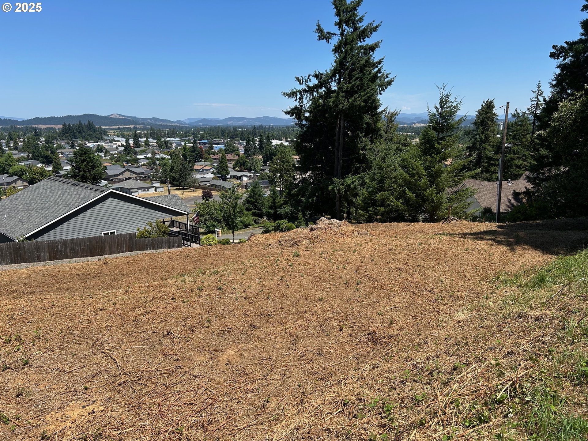 Holbrook Lane Creswell, OR 97426 - Photo 3 of 4 a view of a backyard of a house