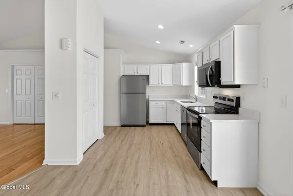 $279,000 | 34 Riverside Drive, Rotterdam, NY 12150